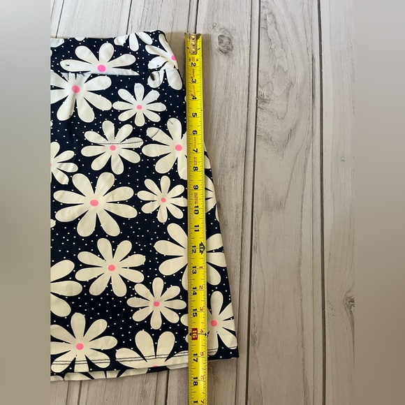 Women’s Lulu-B blue white daisy pull on skirt (skort)with built in shorts.Medium - Picture 12 of 14